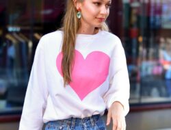 Brand Perhiasan Viral yang Dipakai Gigi Hadid Sejak 2018