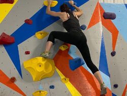 Rekomendasi Tempat Climbing Indoor di Malam Hari