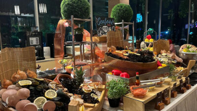DoubleTree by Hilton Jakarta Kemayoran Memperkenalkan Pengalaman Weekend Buffet yang Menarik