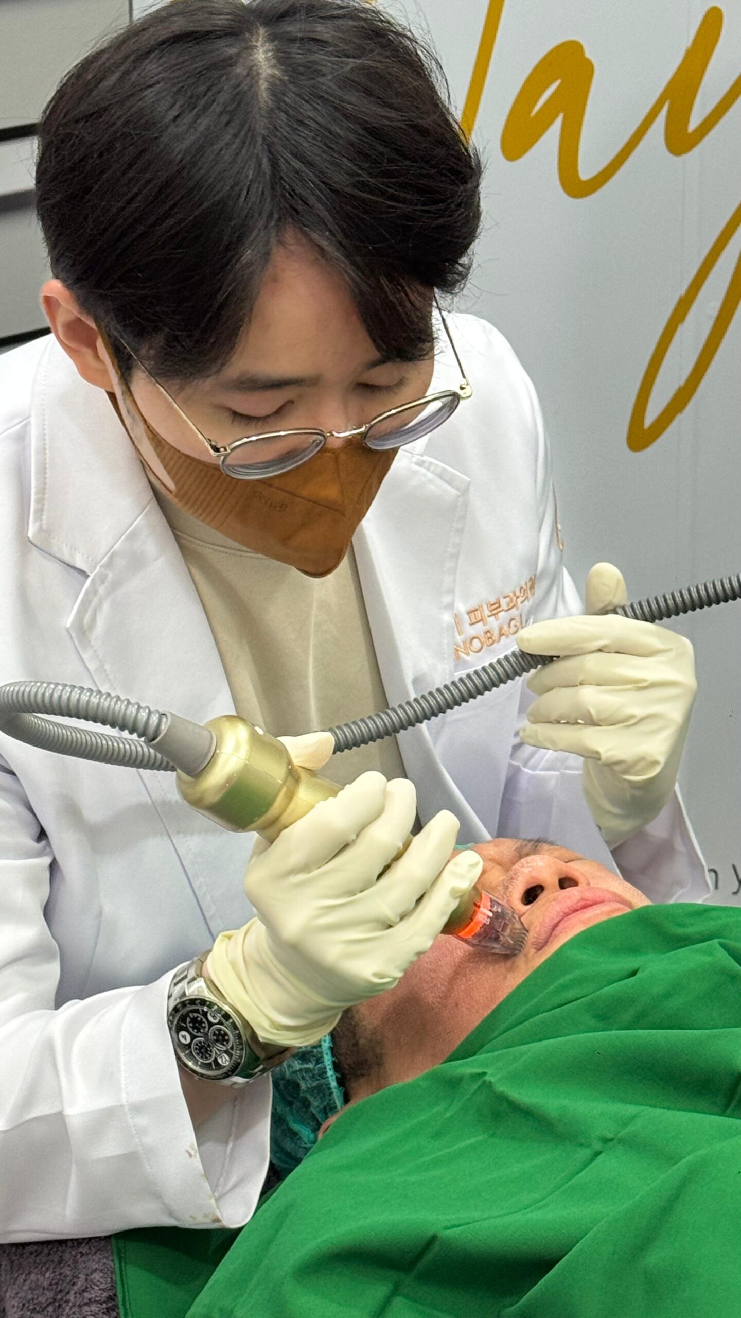 Dr Ritchie Stefanus. SpDVE - Banobagi Dermatologic Clinic